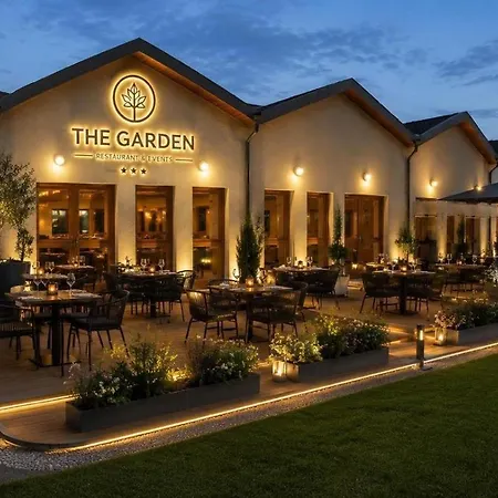 Garden Garden 3*
